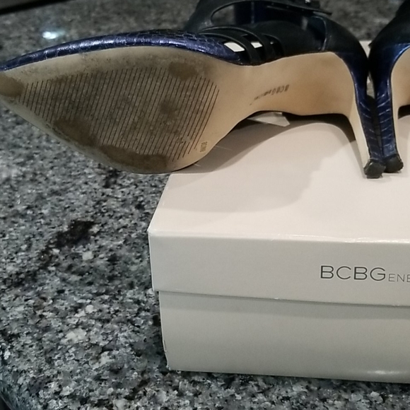 BCBG (navy blue snake skin and black pump) - Picture 7 of 12